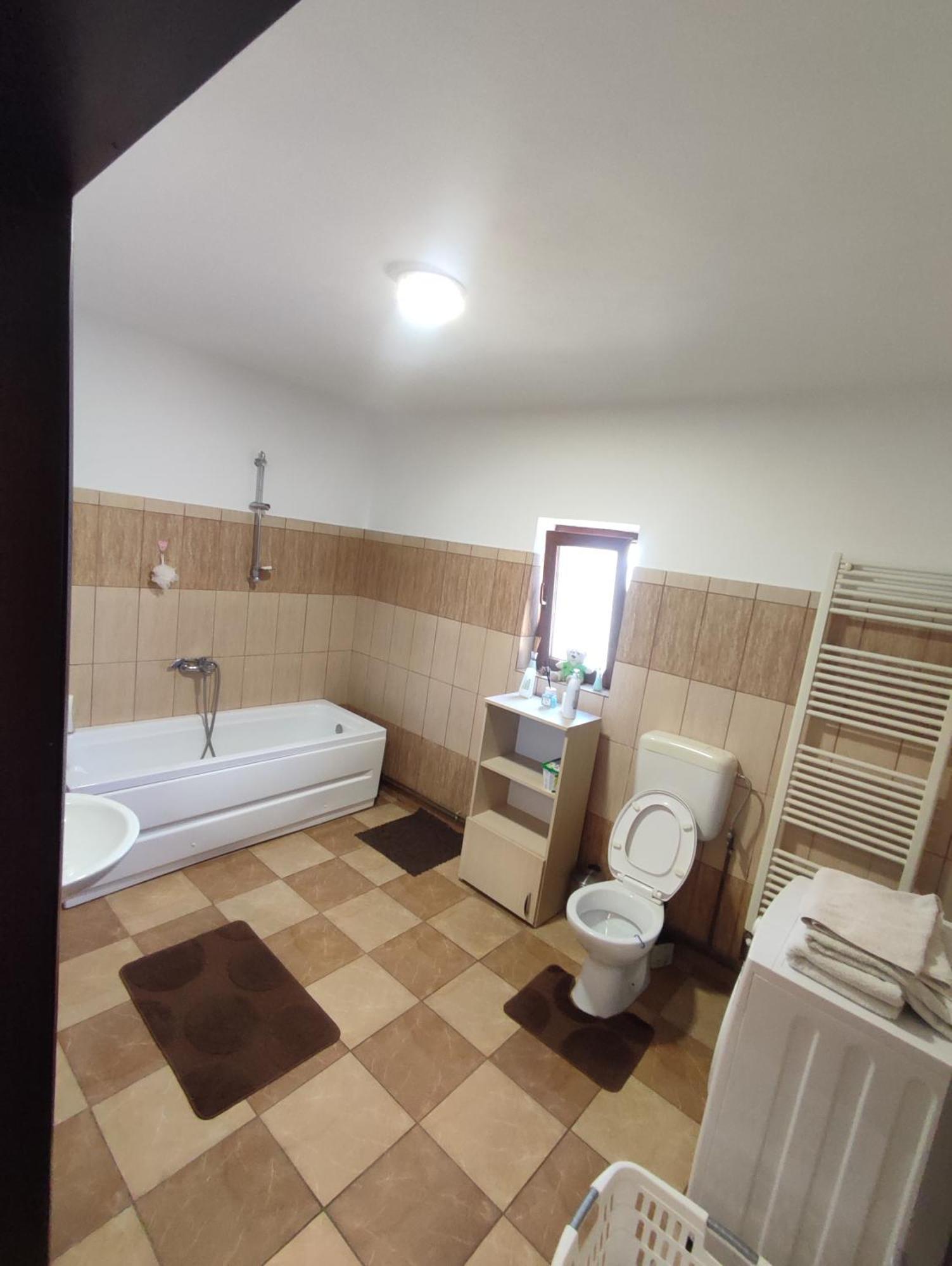 Central House Hotel Curtea de Argeş Buitenkant foto