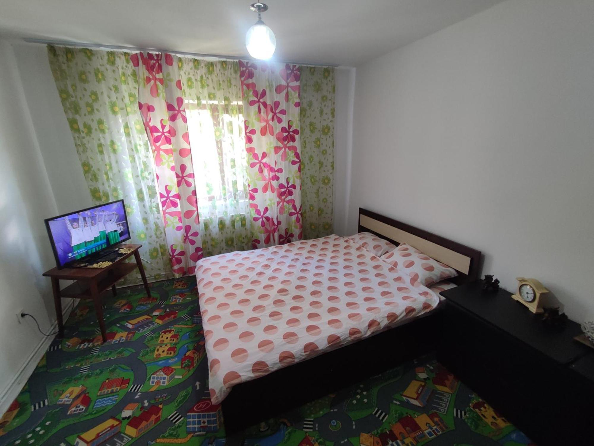 Central House Hotel Curtea de Argeş Buitenkant foto